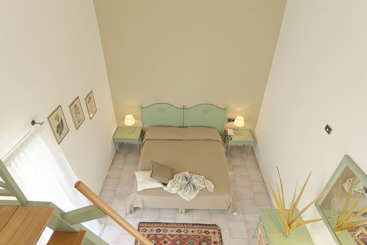Room 8 of 35