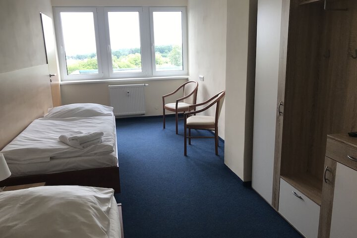 Room 3 of 60