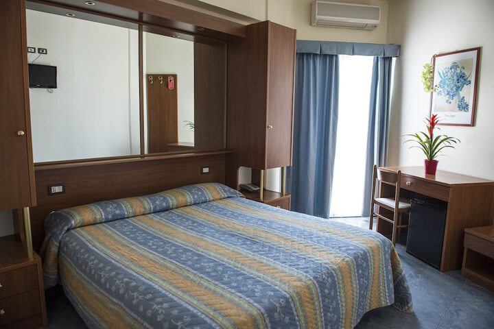 Room 9 of 44