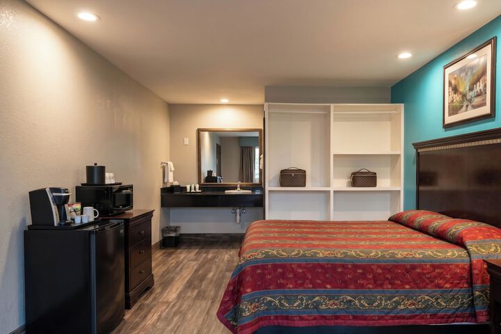 Room 7 of 19