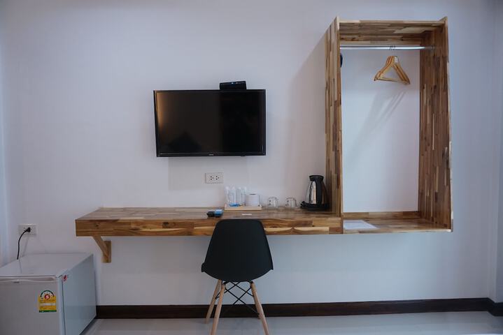 Room 33 of 48
