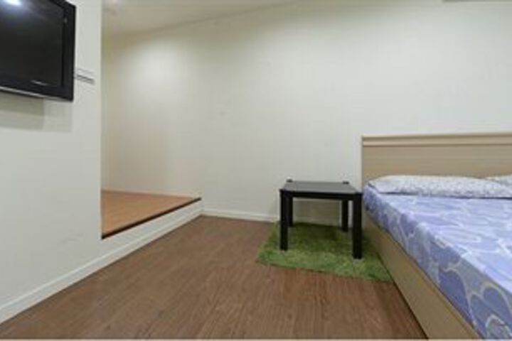 Room 11 of 21