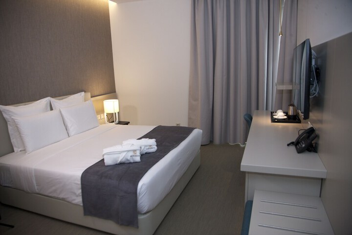 Room 16 of 37