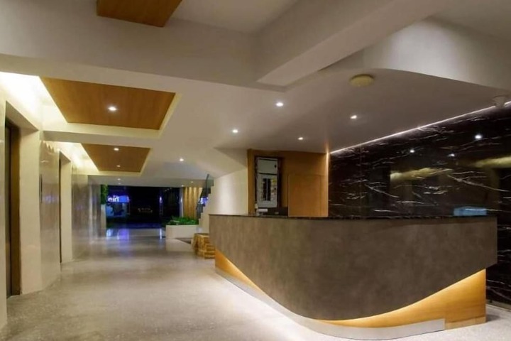 Entrance & Lobby