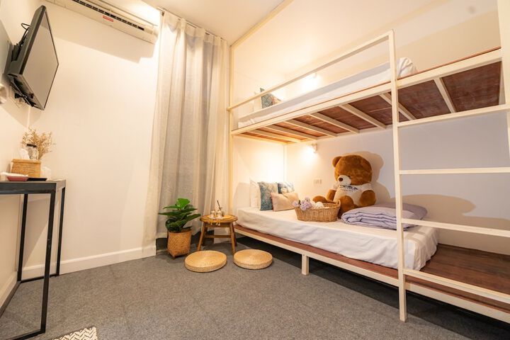 Room 27 of 93