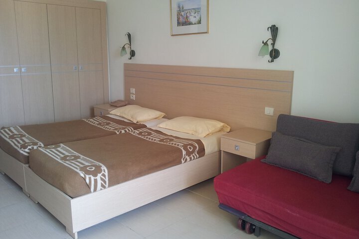 Room 9 of 84