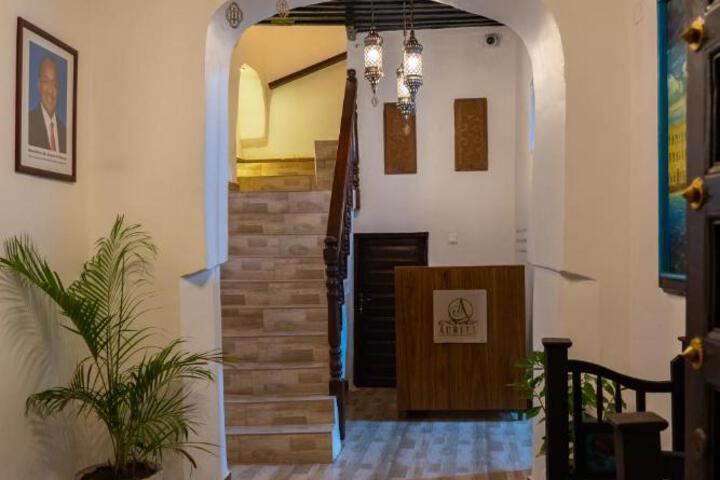Aurelia Zanzibar