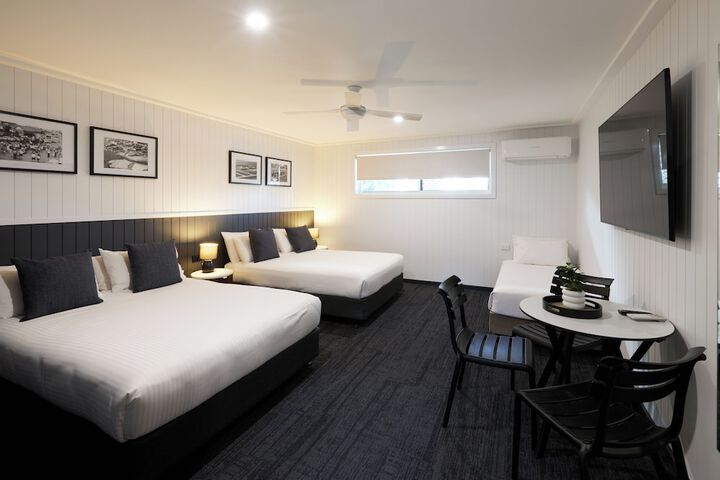 Room 7 of 32