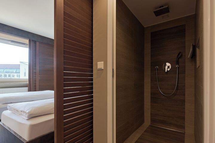 Room 52 of 75
