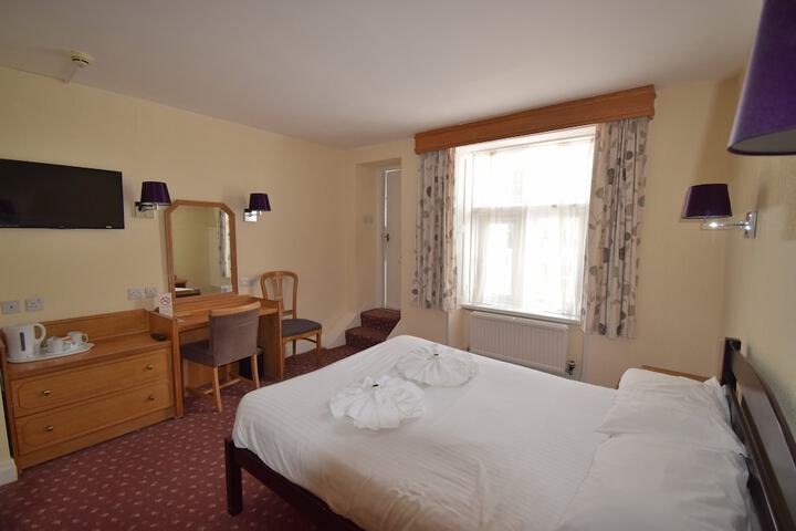 Room 4 of 92