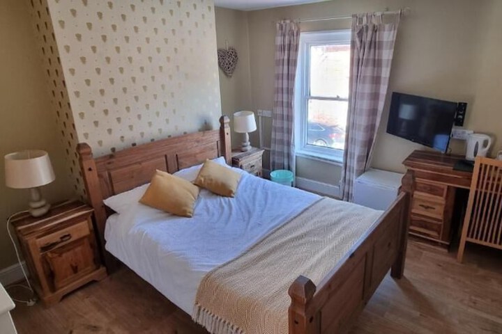 Room 4 of 17