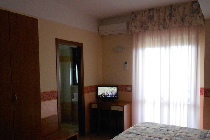 Room 3 of 22