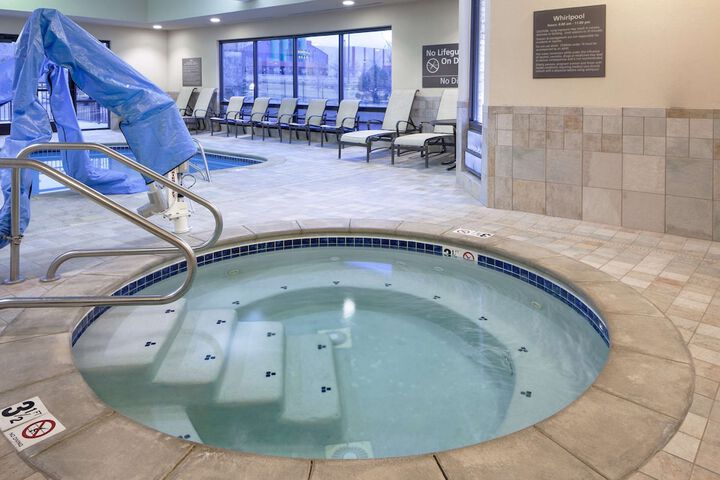 Indoor spa tub