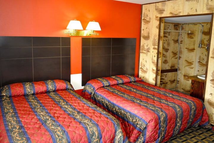 Room 2 of 32