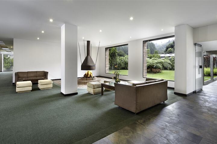 Entrance & Lobby