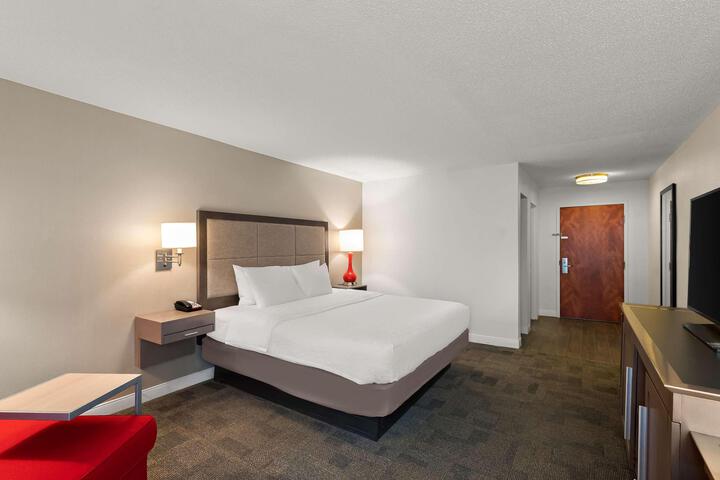 1 King Bed (19 of 21)
