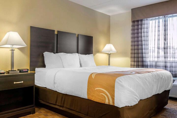 1 King Bed (2 of 11)