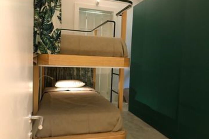 Room 46 of 119