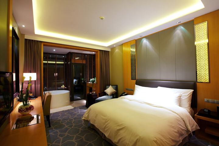 Room 6 of 26