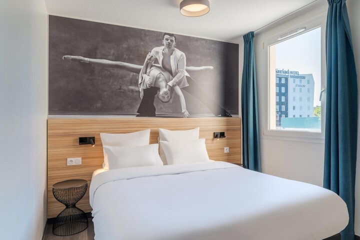 Room 4 of 44