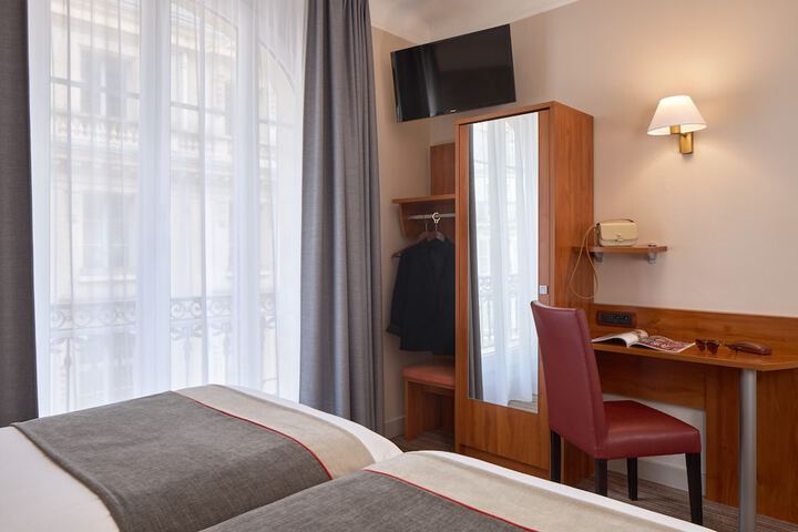 Room 16 of 34