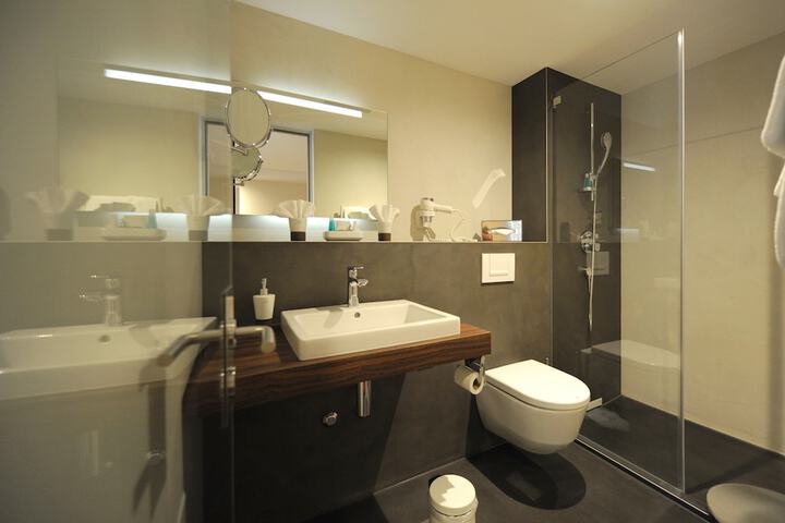 Room 47 of 79