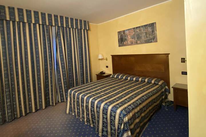 Room 21 of 51