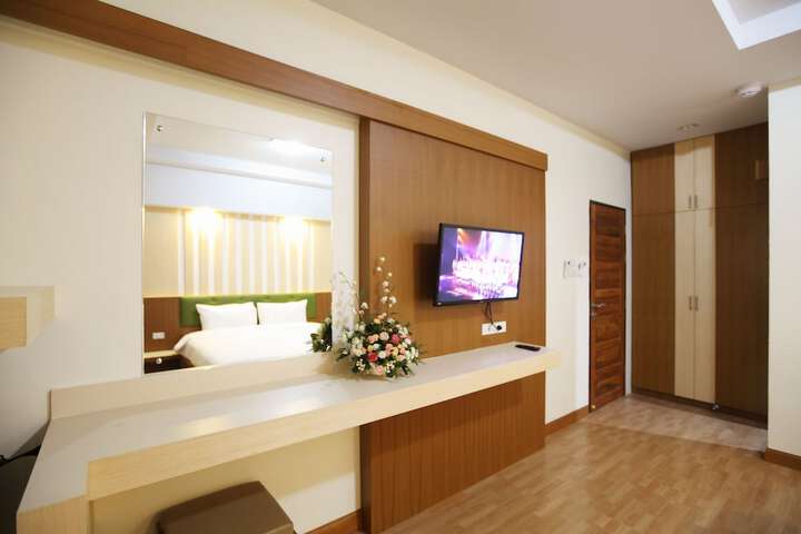 Room 6 of 15