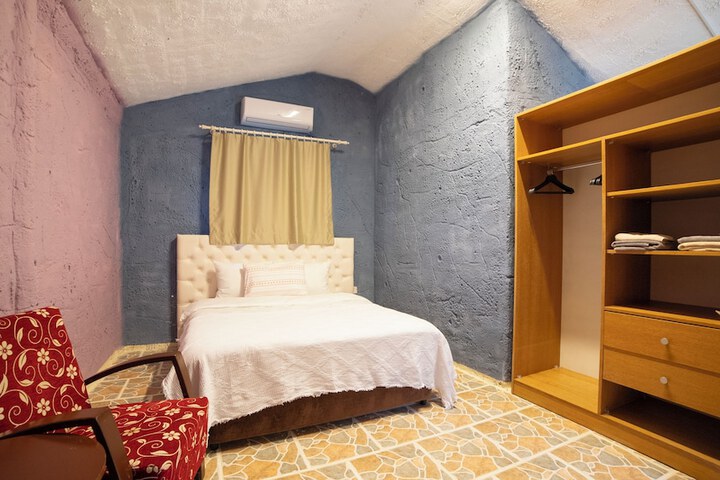 Room 11 of 22