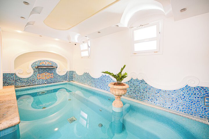 Pool Hotel