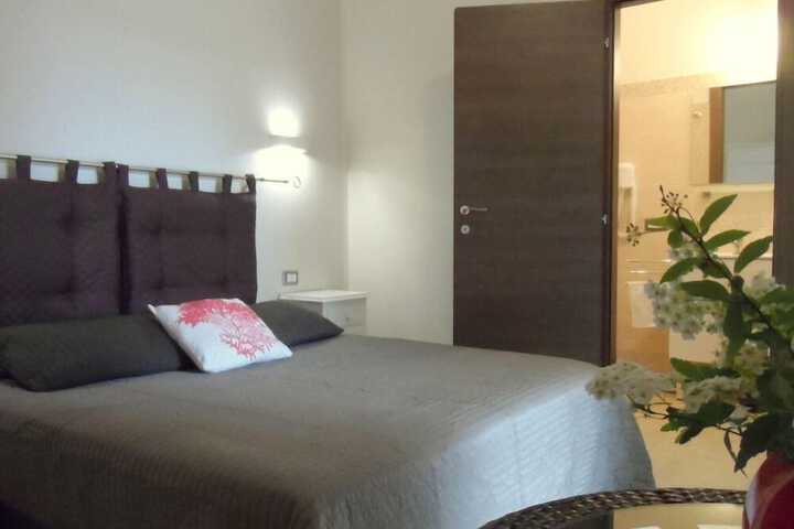 Room 4 of 97