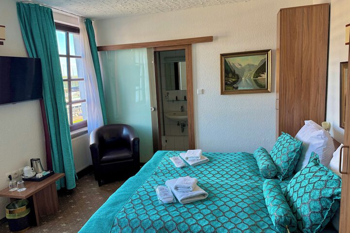 Room 25 of 107