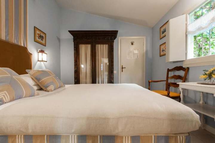 Room 11 of 40