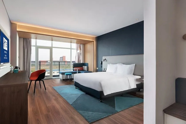 Room 4 of 25