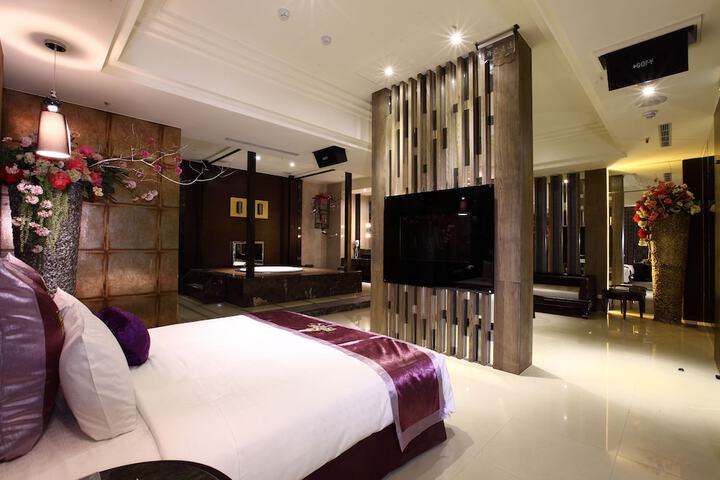 Room 14 of 32