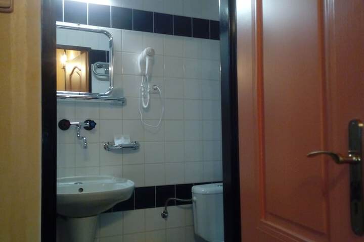 Room 42 of 99