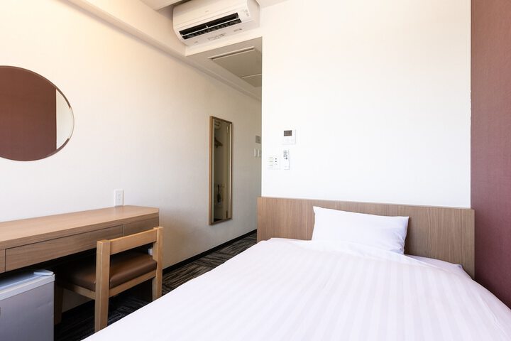 Room 9 of 69