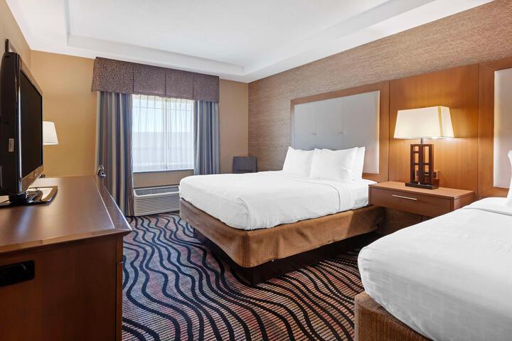 2 Double Beds Refrigerator WiFi Continental Breakfast (3 of 6)