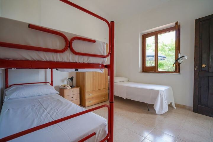 Room 8 of 11