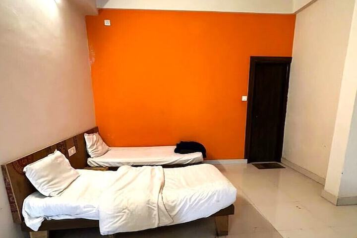 Room 12 of 25