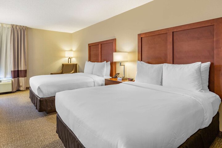 2 Double Beds (8 of 14)