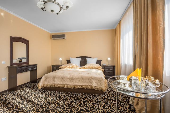 Room 19 of 38