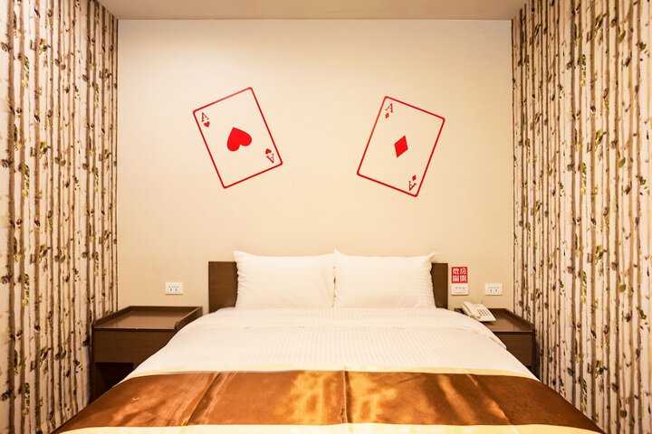 Room 14 of 65