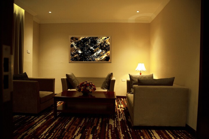 Room 10 of 33