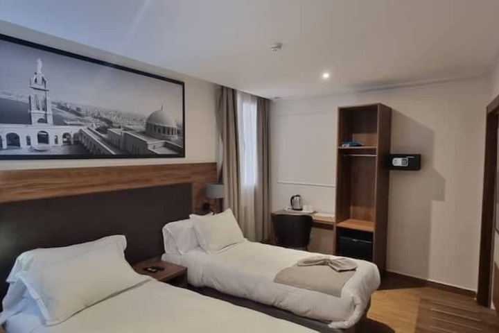 Room 10 of 26