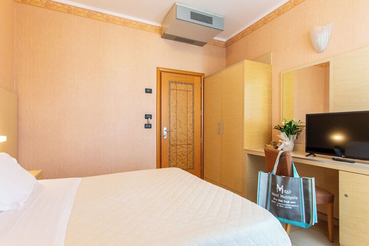 Room 40 of 86