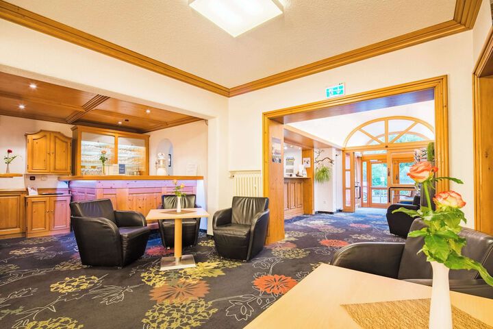 Entrance & Lobby