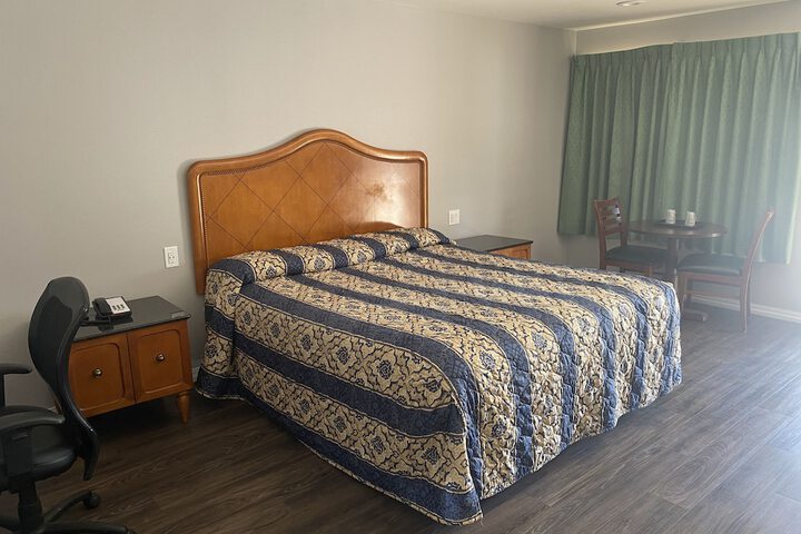 Room 8 of 37