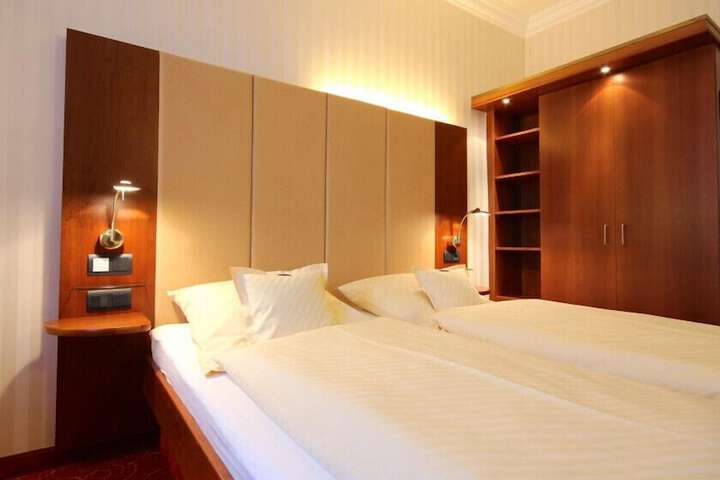 Room 7 of 42