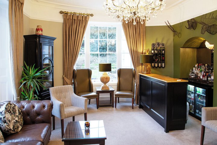 Lounge 60 of 77